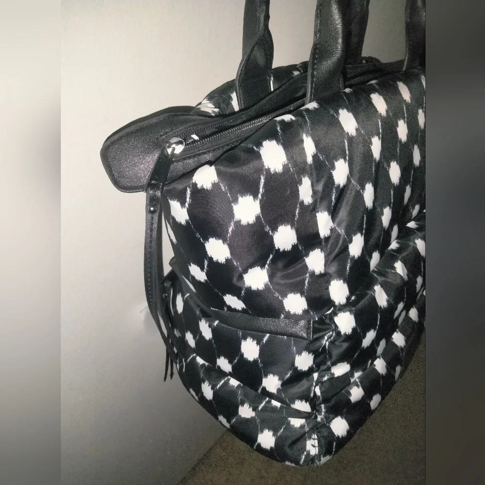 LuLu Sport New York (Black & White) Ikat Pattern Stream Line (Puffer) Tote Bag